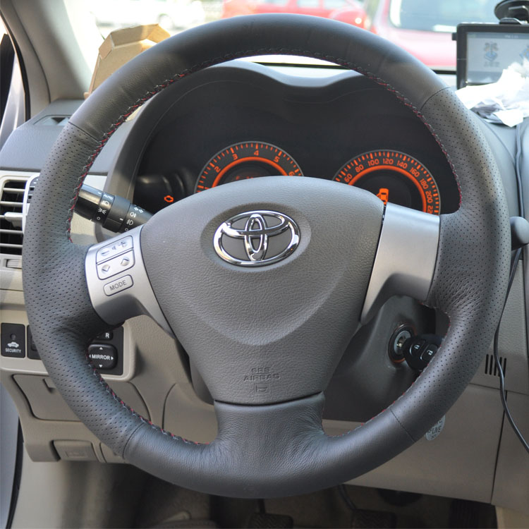 Rivestimento in pelle del volante dell'auto